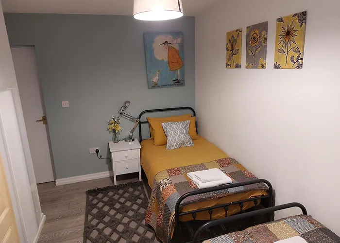 Flat 6 Corner House