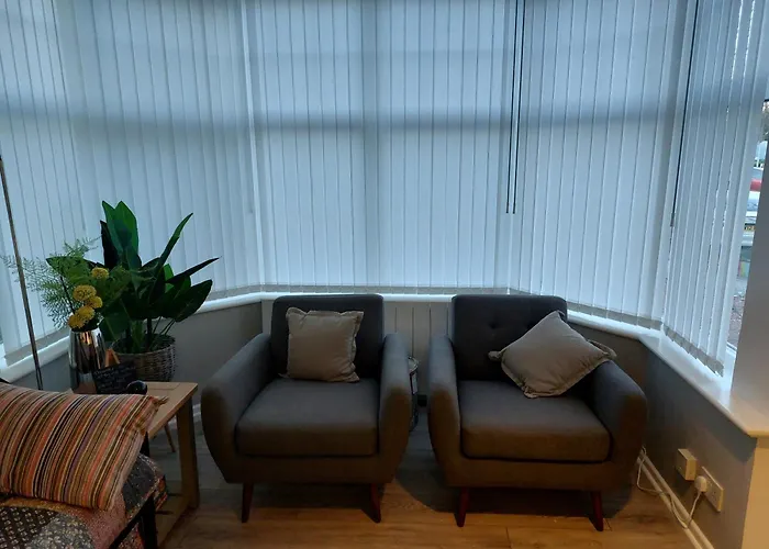 Flat 6 Corner House