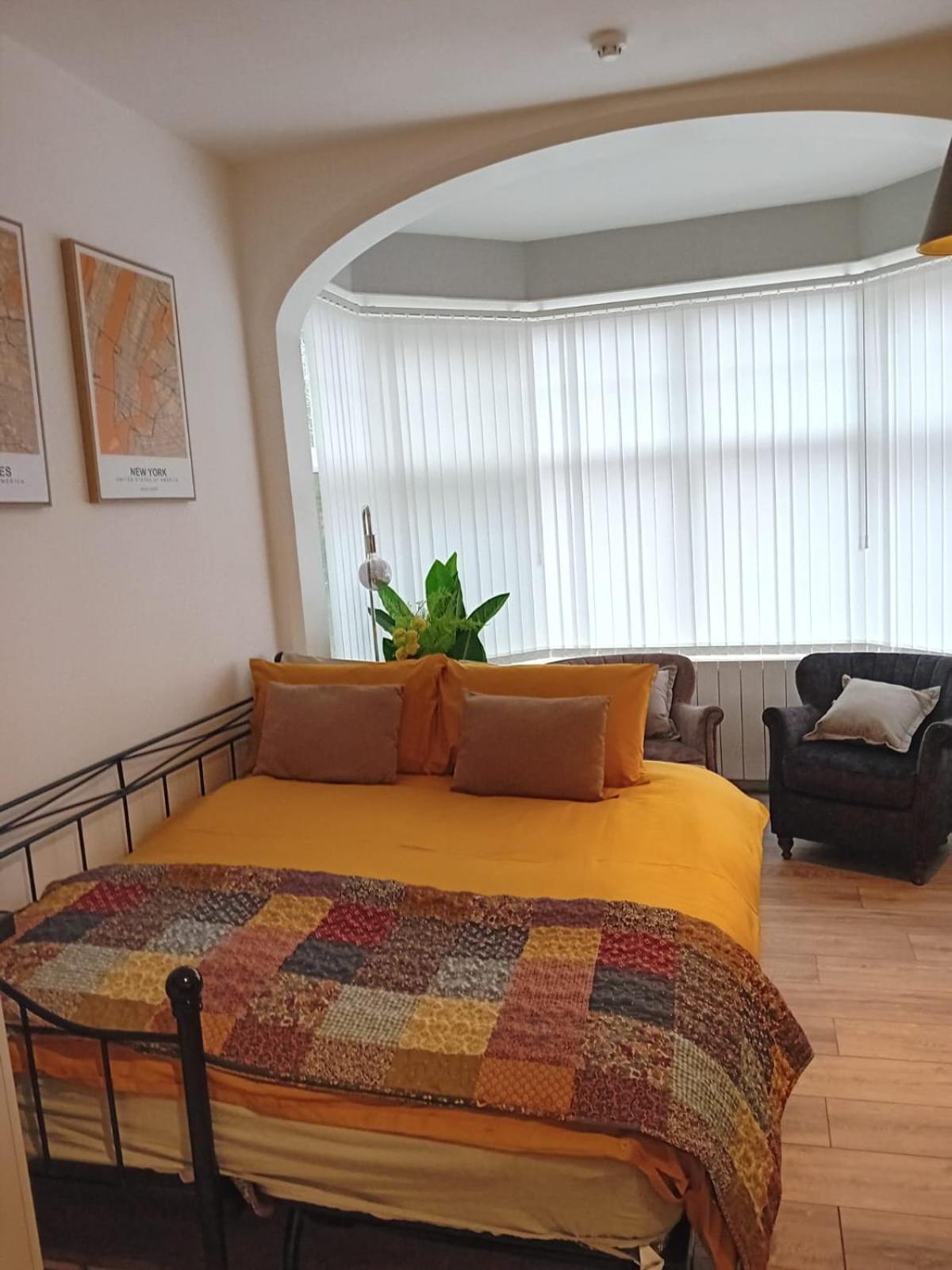 Flat 6 Corner House Apartment *