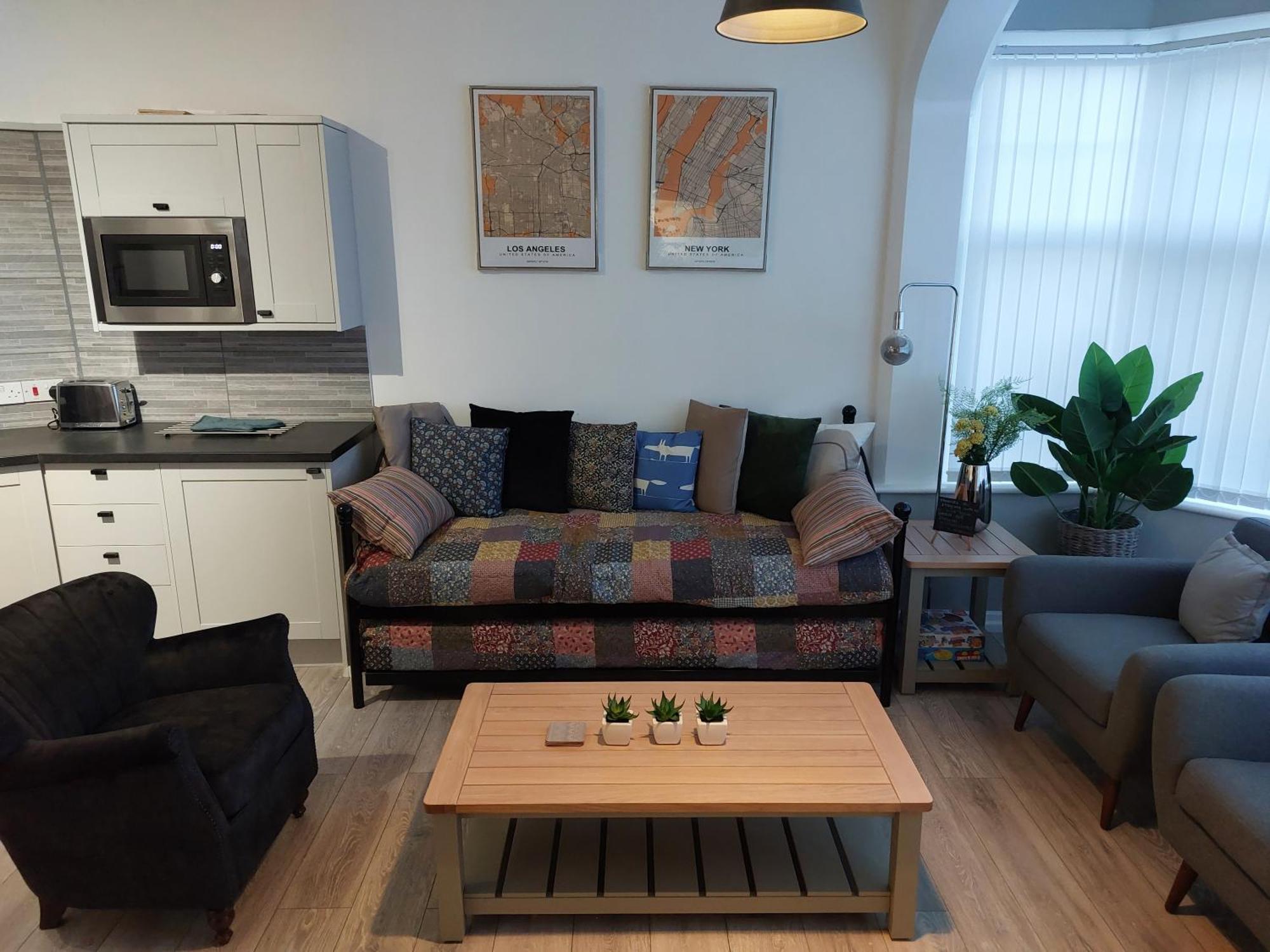 Flat 6 Corner House Apartment *